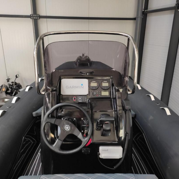 Dream 655 Black Edition en Hypalon Orca avec pont EVA et bain de soleil | Rioux nautique