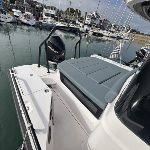 Timonerie Axopar 28 Cabin | Rioux Nautique