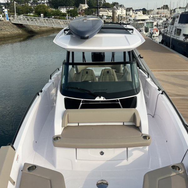 Écran Simrad NSX 12 avec sonde traversante Axopar 29 Sun-Top | Rioux Nautique