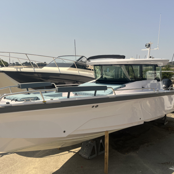 Projecteur de recherche Axopar 29 XC Cross Cabin | Rioux Nautique