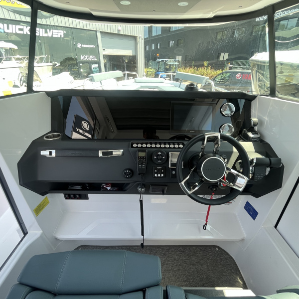 Cabine arrière Axopar 29 XC Cross Cabin, aménagement intérieur | Rioux Nautique