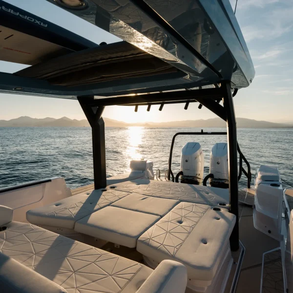 Axopar 38 Cross Top pont arrière convertible | Rioux Nautique
