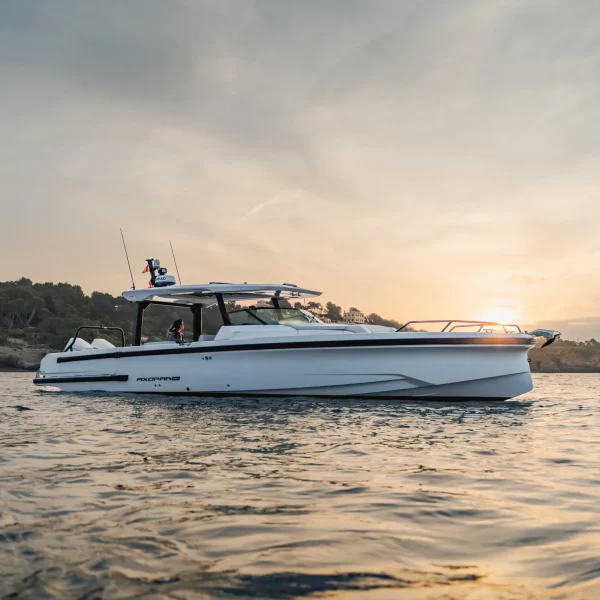 Axopar 38 Sun Top motorisation hors-bord 2x350 ch | Rioux Nautique