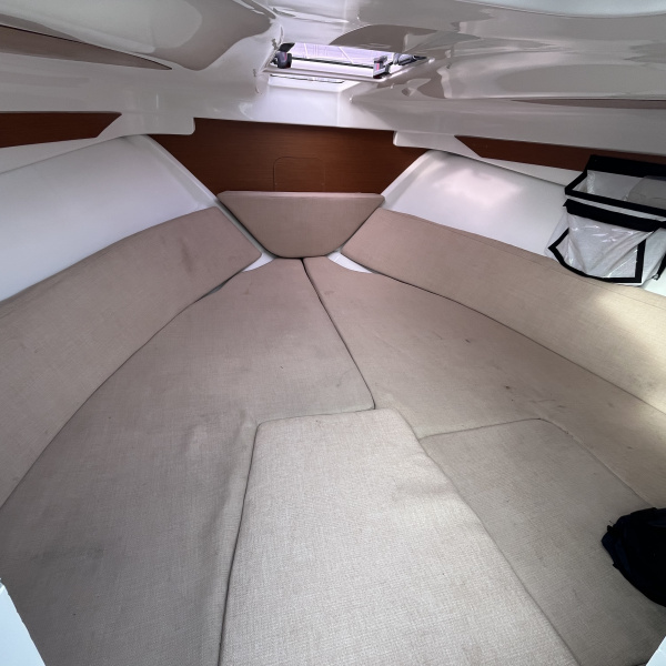 Flyer 750 Cabrio 2011 avec Suzuki DF250 de 600h, bateau en excellent état, disponible immédiatement | Rioux Nautique