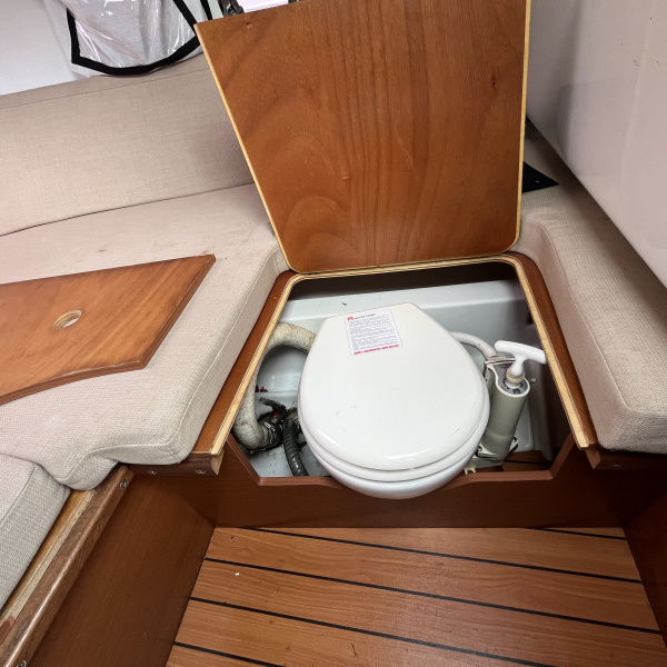 Beneteau Flyer 750 Cabrio d’occasion, équipé d’un moteur Suzuki 250 ch, parfait pour les sorties côtières | Rioux Nautique