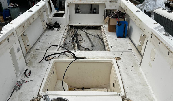 Boston Whaler Outrage 260 restauré par Rioux Nautique