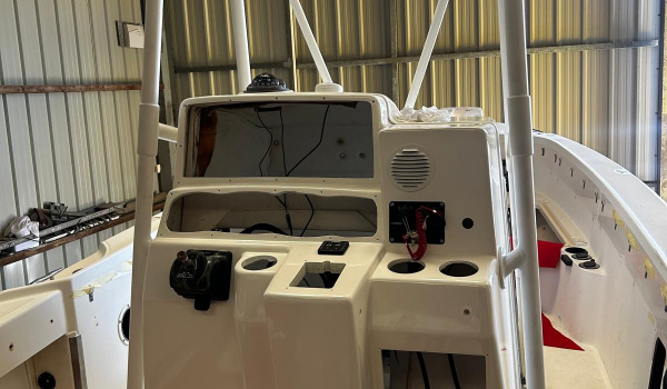 Modernisation de bateaux avec sellerie et électronique neuves | Rioux Nautique