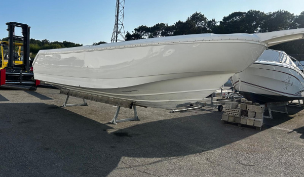 Refit Boston Whaler 260 – carène, peinture, antifouling complet | Rioux Nautique