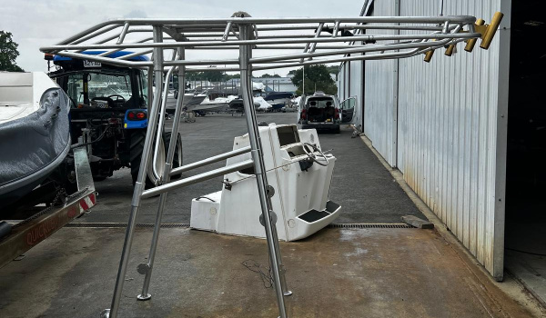 T-TOP sur Boston Whaler 260 rénové pour pêche | Rioux Nautique