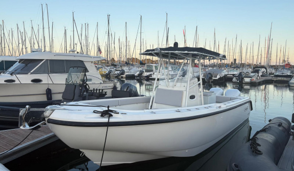 Toile de T-TOP neuve Boston Whaler 260 Outrage rénové | Rioux Nautique