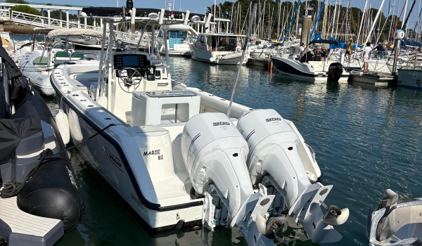 Sellerie complète et console rénovée Boston Whaler Outrage 260 | Rioux Nautique