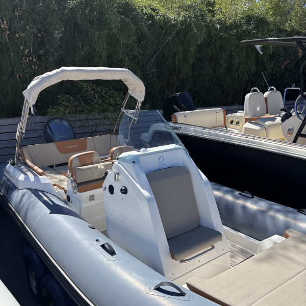 Découvrez ce Zodiac Medline 6.8 d'occasion : 6,88m, moteur Yamaha 200XCA (2022, 97h), équipements complets, remorque incluse