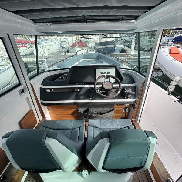 Axopar 28 Cabin 2022 – Guindeau électrique, flaps et WC marin