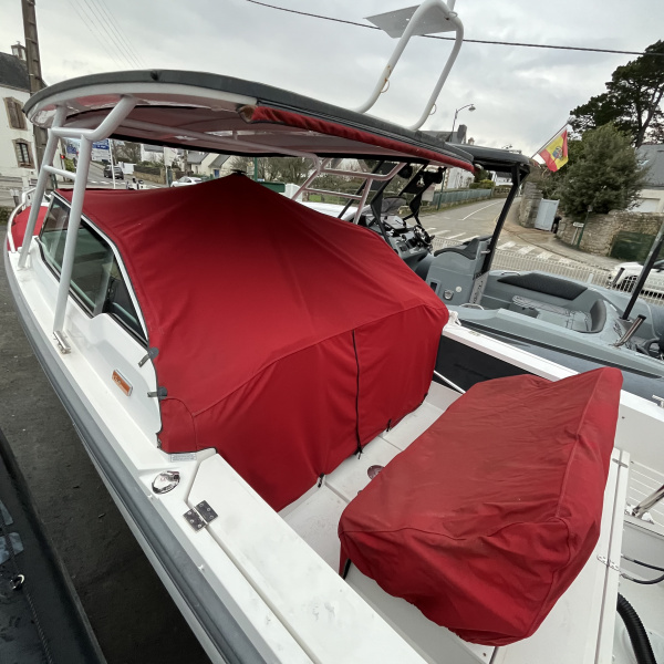 Plateforme de bain arrière de l’Axopar 24 avec échelle intégrée pour un accès facile à l’eau | Rioux nautique