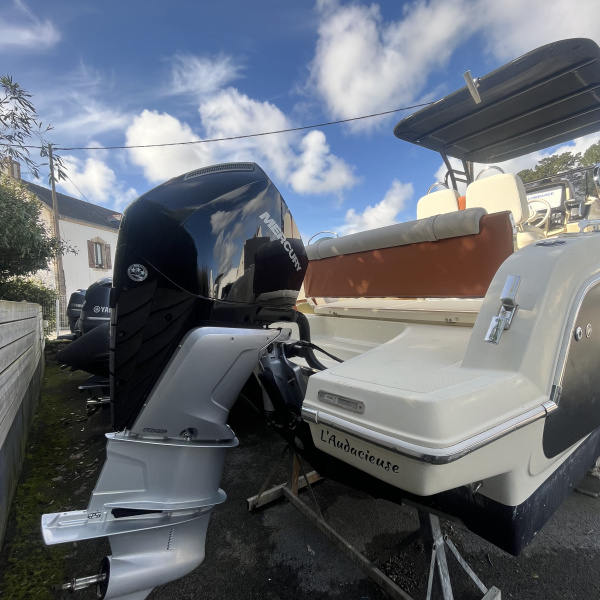 Capoforte 270FX 2019 première main avec Mercury V8 300 – La Trinité-sur-Mer | Rioux Nautique