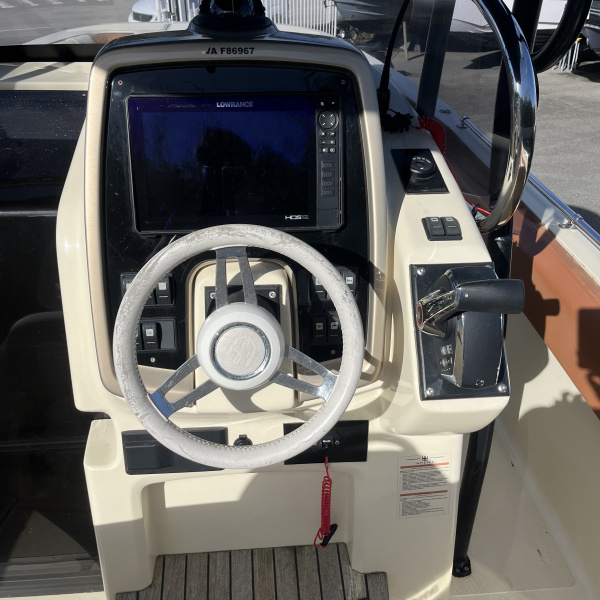 Invictus Capoforte 270FX avec T-Top et cabine – occasion 2019 | Rioux Nautique