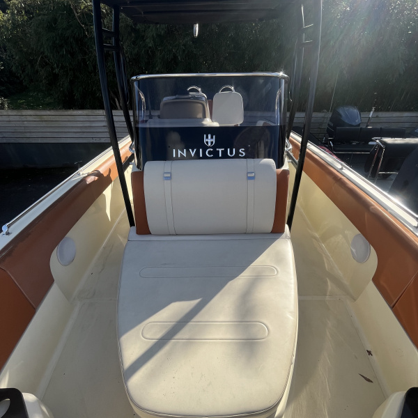 Capoforte 270FX Mercury V8 300 – bateau haut de gamme visible en Bretagne | Rioux Nautique