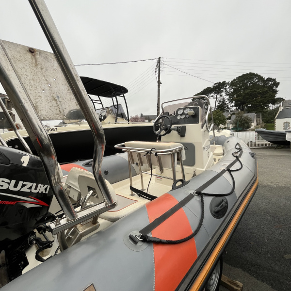 Semi-rigide Zodiac Pro Open 550 avec rollbar et bimini | Rioux nautique