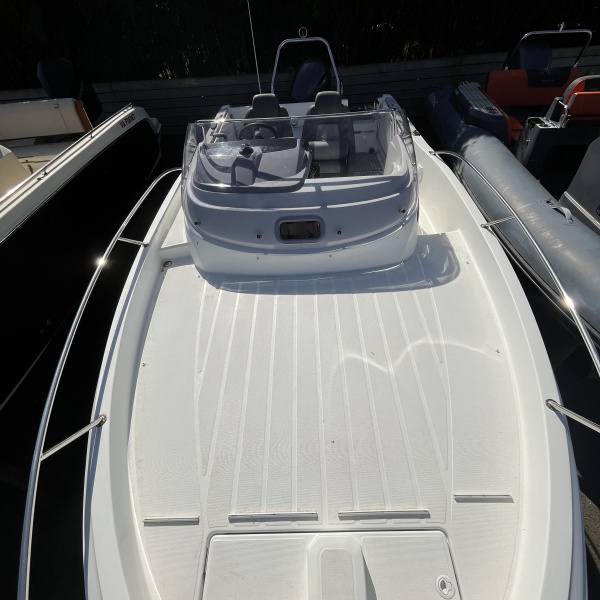 Jeanneau 6.5 WA S3 avec teck et bain de soleil – Yamaha 150cv | Rioux nautique