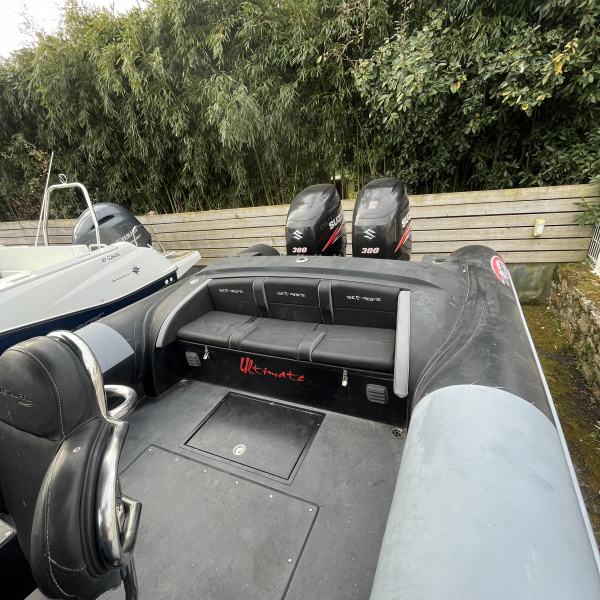 Charter ou pêche pro : 26 pax, vivier LED, porte-cannes, sièges Coastal Pro. | Rioux Nautique