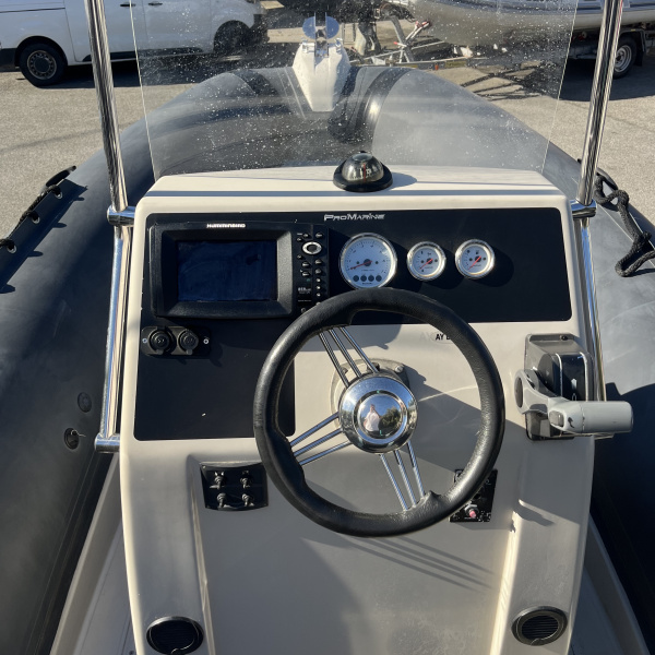 Pro Marine 610 Manta bien équipé : GPS, taud de console, feux homologués. Disponible immédiatement.