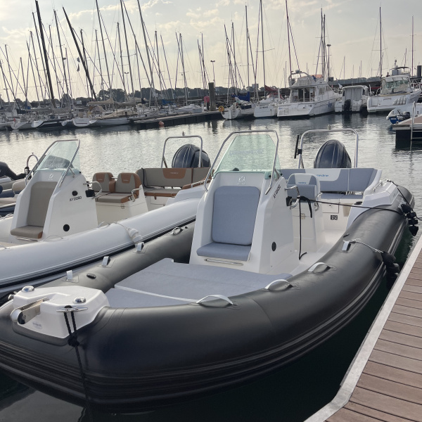 Zodiac Medline 6.8 neuf 2026 vue de face semi-rigide | Rioux Nautique