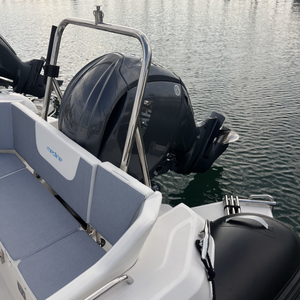 Poste de pilotage Zodiac Medline 6.8 commande mécanique Yamaha F200 | Rioux Nautique