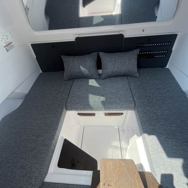 Axopar 29 XC Cross Cabin – Sellerie bleu pétrole complète | Rioux Nautique