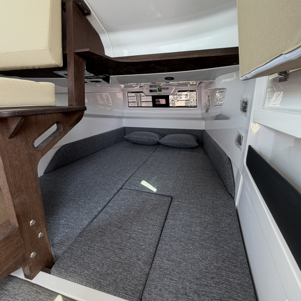Flaps électriques et antifouling gris – Axopar 29 XC Cross Cabin 2026
