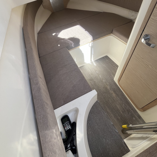 Intérieur de cabine avec couchage double | Rioux Nautique