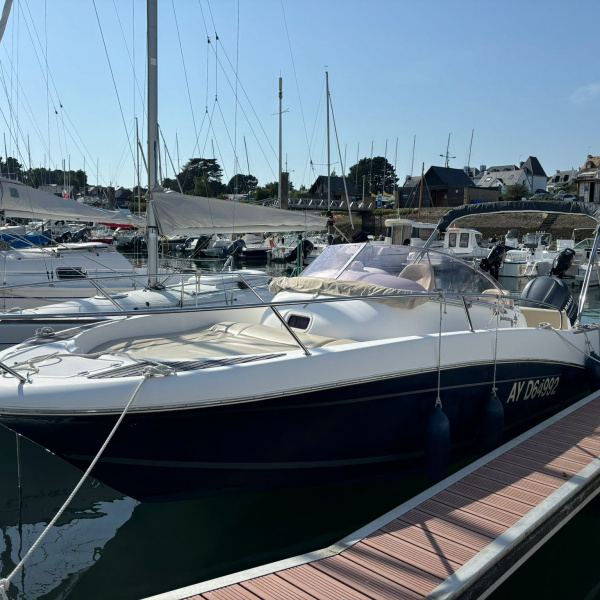 Rioux Nautique propose un JENNEAU Cap Camarat 755WA + YAMAHA F250AET (2008 & 452h)
