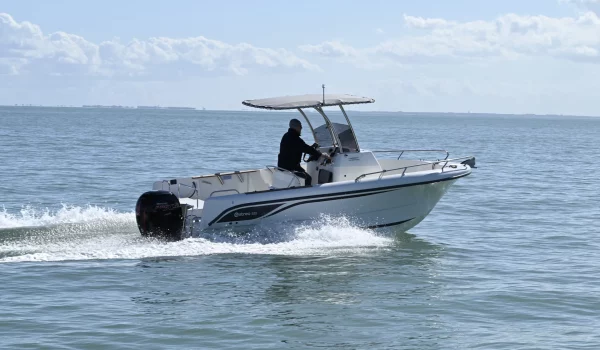 Ostrea 600 175cv en navigation | Rioux Nautique