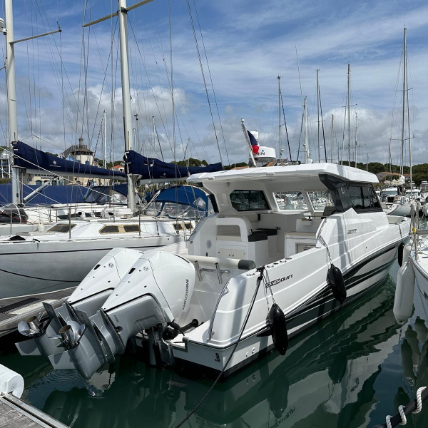 Éclairage sous-marin et projecteur directionnel du Silvercraft 36 HT 2023 | Rioux Nautique