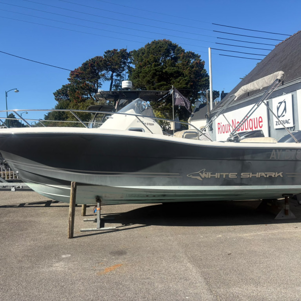 Kelt White Shark 228, 2008, Yamaha F250 250CV. Cockpit teck, bimini, guindeau électrique. Prêt à naviguer. | Rioux Nautique