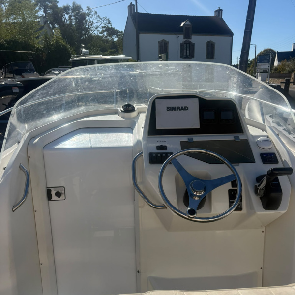 White Shark 228 homologué C, cockpit teck, leaning post, Yamaha F250 AETX. | Rioux Nautique