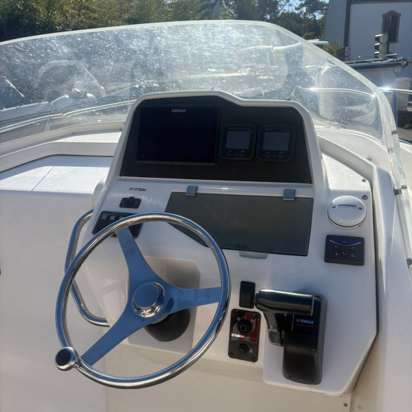 White Shark 228 Yamaha F250 250CV, sondeur Humminbird, prêt à l'emploi. | Rioux Nautique