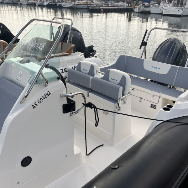 Semi-rigide Zodiac Medline 6.8 équipé kit mains courantes | Rioux Nautique