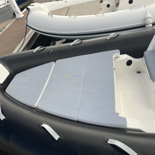 Coque blanche et sellerie Salty Blue Zodiac Medline 6.8 | Rioux Nautique