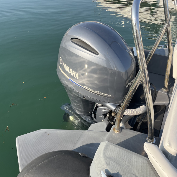 Zodiac Medline 6.8 en navigation, motorisation Yamaha F200 2022 | Rioux Nautique