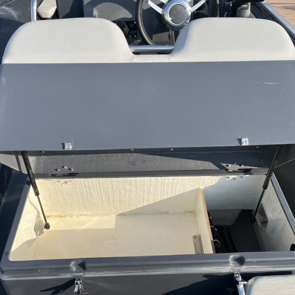 Mât de ski et aménagement pont du Zodiac Medline 6.8 | Rioux Nautique
