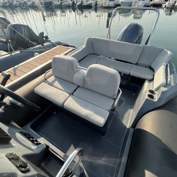 Zodiac Medline 6.8 amarré, semi-rigide occasion disponible immédiatement | Rioux Nautique