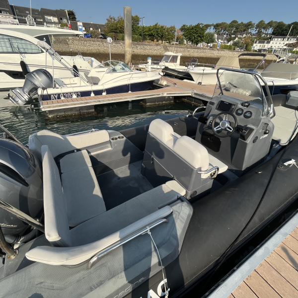 Moteur Yamaha F200 sur Zodiac Medline 6.8, commande mécanique | Rioux Nautique