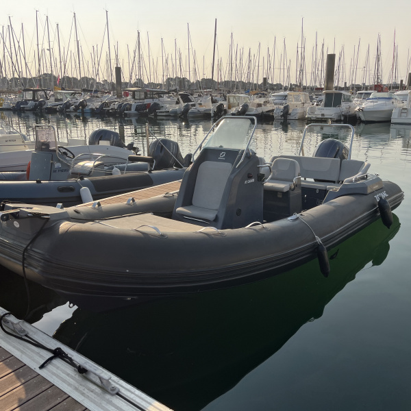 Semi-rigide Zodiac Medline 6.8 avec flotteur hypalon-néoprène noir carbone | Rioux Nautique