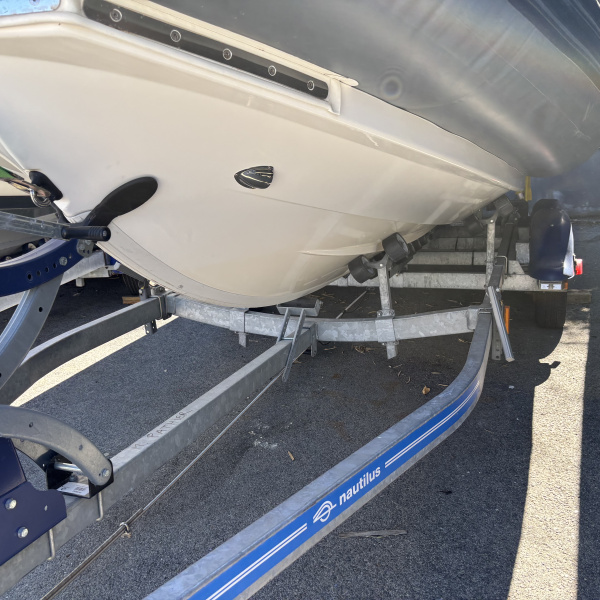 Zodiac Medline 6.8 semi-rigide, motorisation Yamaha F200XCA 2022. Remorque double essieux 1850kg incluse