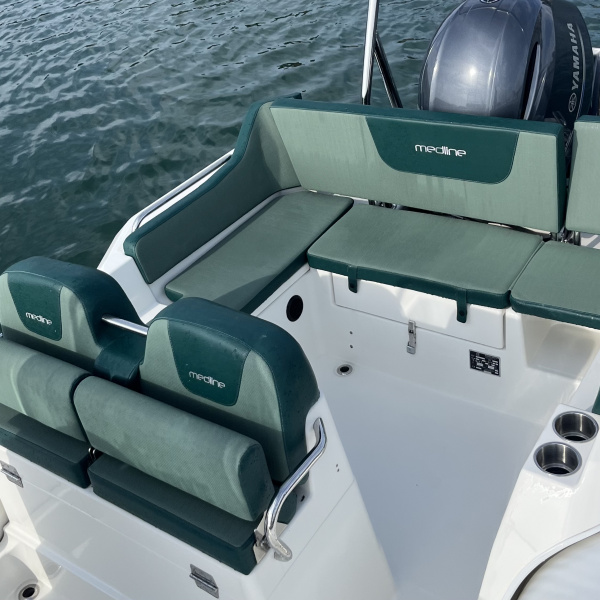 Zodiac Medline 6.8 avec flotteur hypalon NEO, bain de soleil avant et combiné GPS Garmin, disponible immédiatement | Rioux Nautique