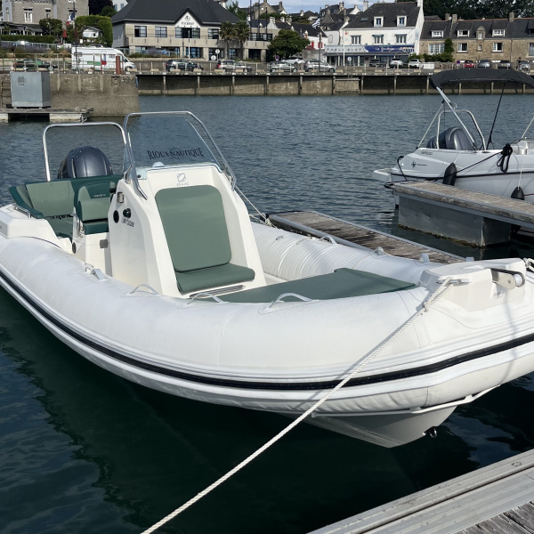 Zodiac Medline 6.8 d’occasion avec moteur Yamaha F200XCA, prêt à naviguer, visible à La Trinité-sur-Mer | Rioux Nautique