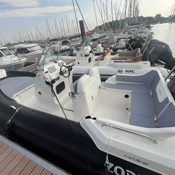 Moteur Yamaha F200 direction hydroélectrique intégrée Zodiac Medline 6.8 | Rioux Nautique