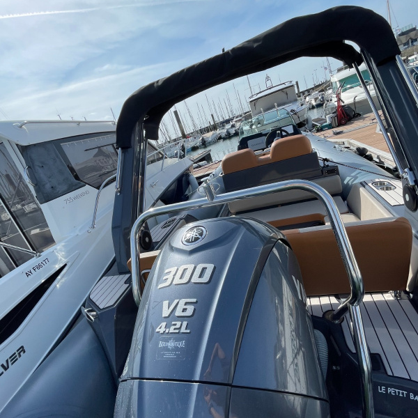 Zodiac Medline 7.5 + Yamaha F300NCB dernière génération, commande électrique et écran CL5 | Rioux Nautique
