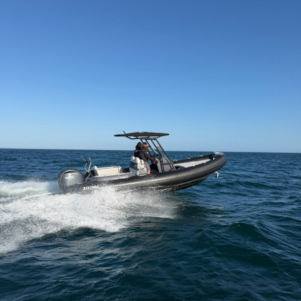 Zodiac Medline 7.5, tableau de bord et commandes Yamaha F250 | Rioux Nautique
