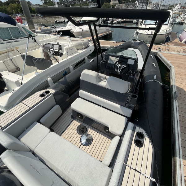 Poste de pilotage Zodiac Medline 7.5 avec GPS Garmin UHD2 Echomap 92sv | Rioux Nautique